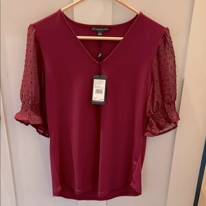 Solid knit crepe clip for v-neck. Size small. Burgundy.